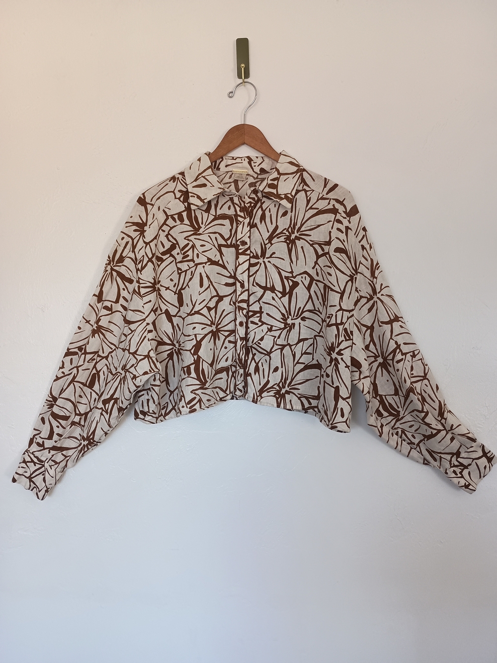 Magaschoni 100% Linen Cropped Button-Down Shirt in Cream Brown Leaf Print